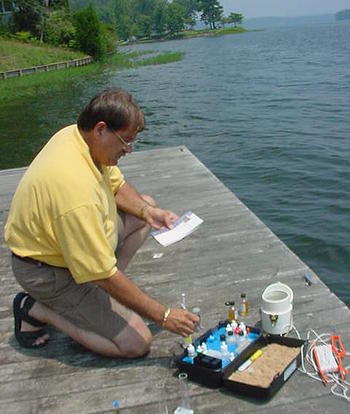 HOBO volunteer tests water quality on Lake Mitchell